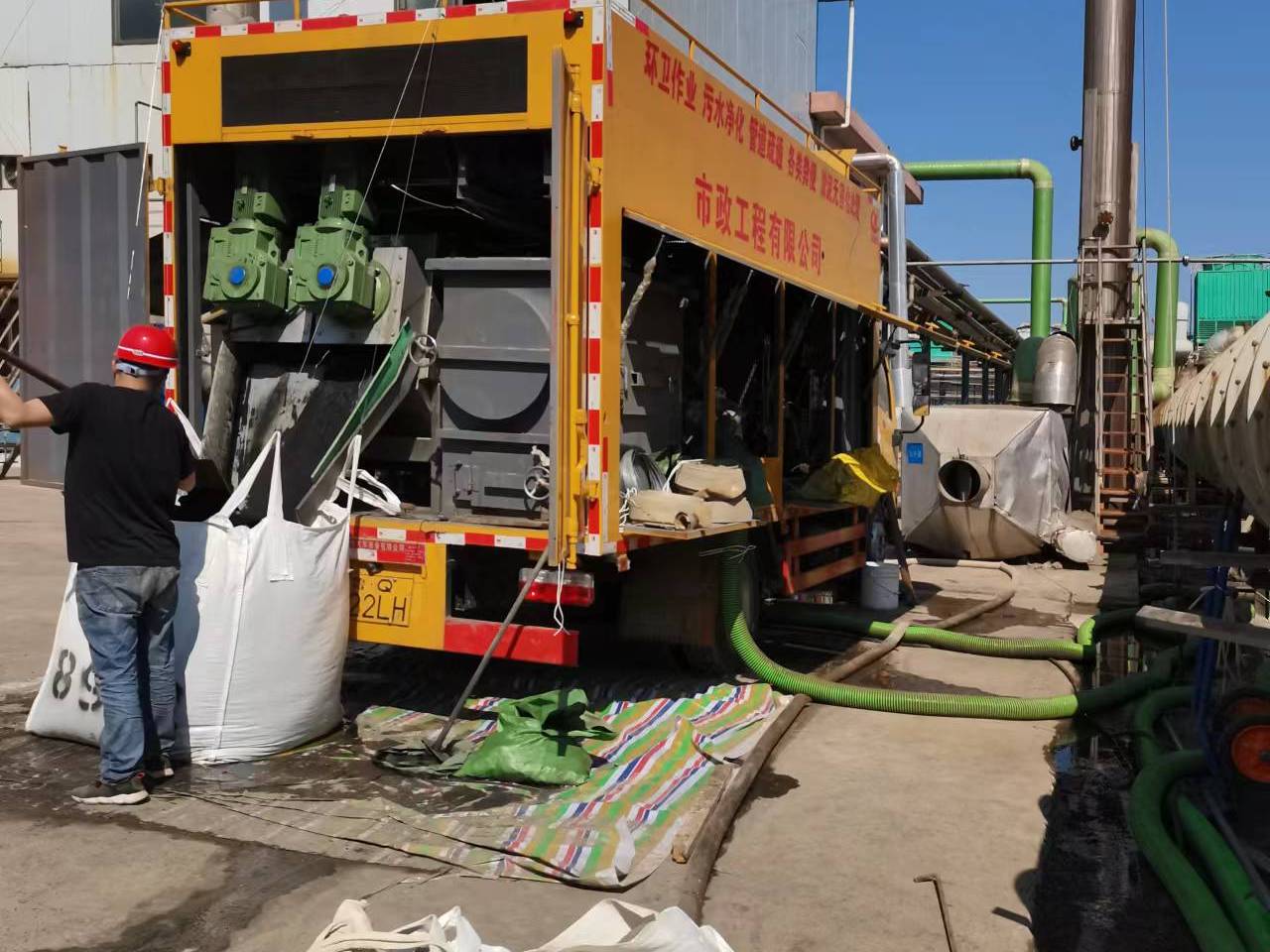 阳江镇淤泥压干处理